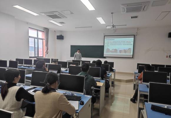 说明: \\2012-20160518dr\学院办公室2017—2020\会议照片和资料\2023年照片\2023.10.19 3044永利集团官网2023年教师成长发展互助平台培训\IMG_20231019_140203.jpg
